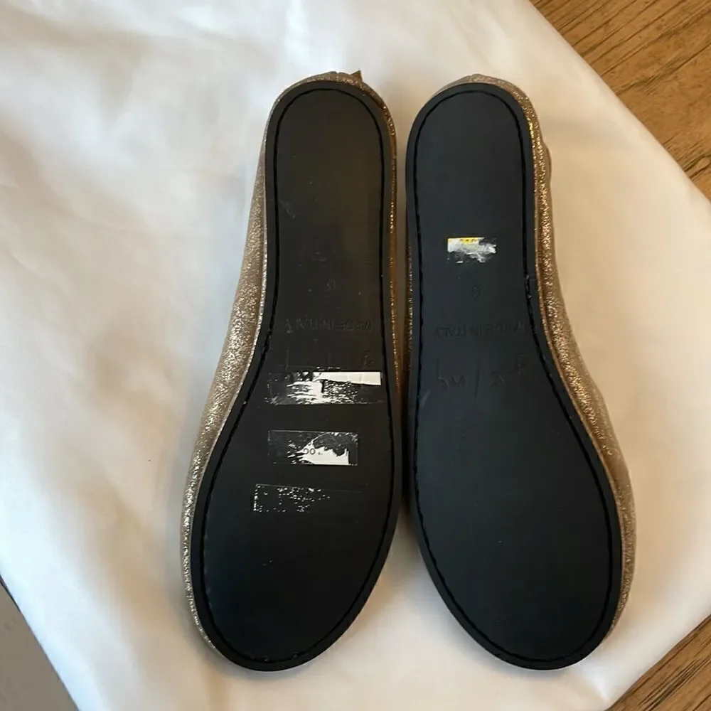 FS/NY MADE IN ITALY DISTRESSED PADDED GOLD FLATS.   NEW